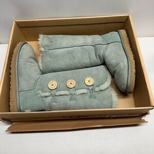 UGG W Bailey Button Triplet 1873 Boots Size 7 Green